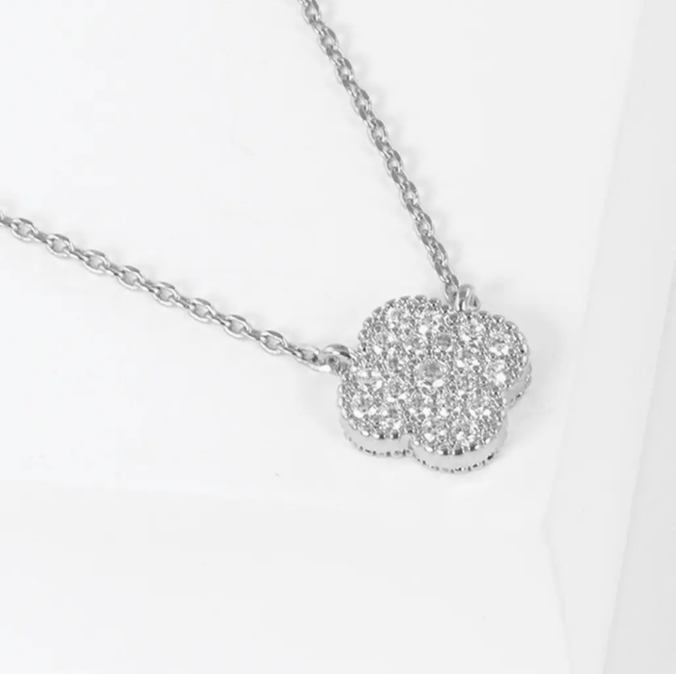 Dainty Clover Necklace